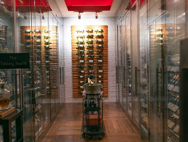 Khám phá tủ rượu 